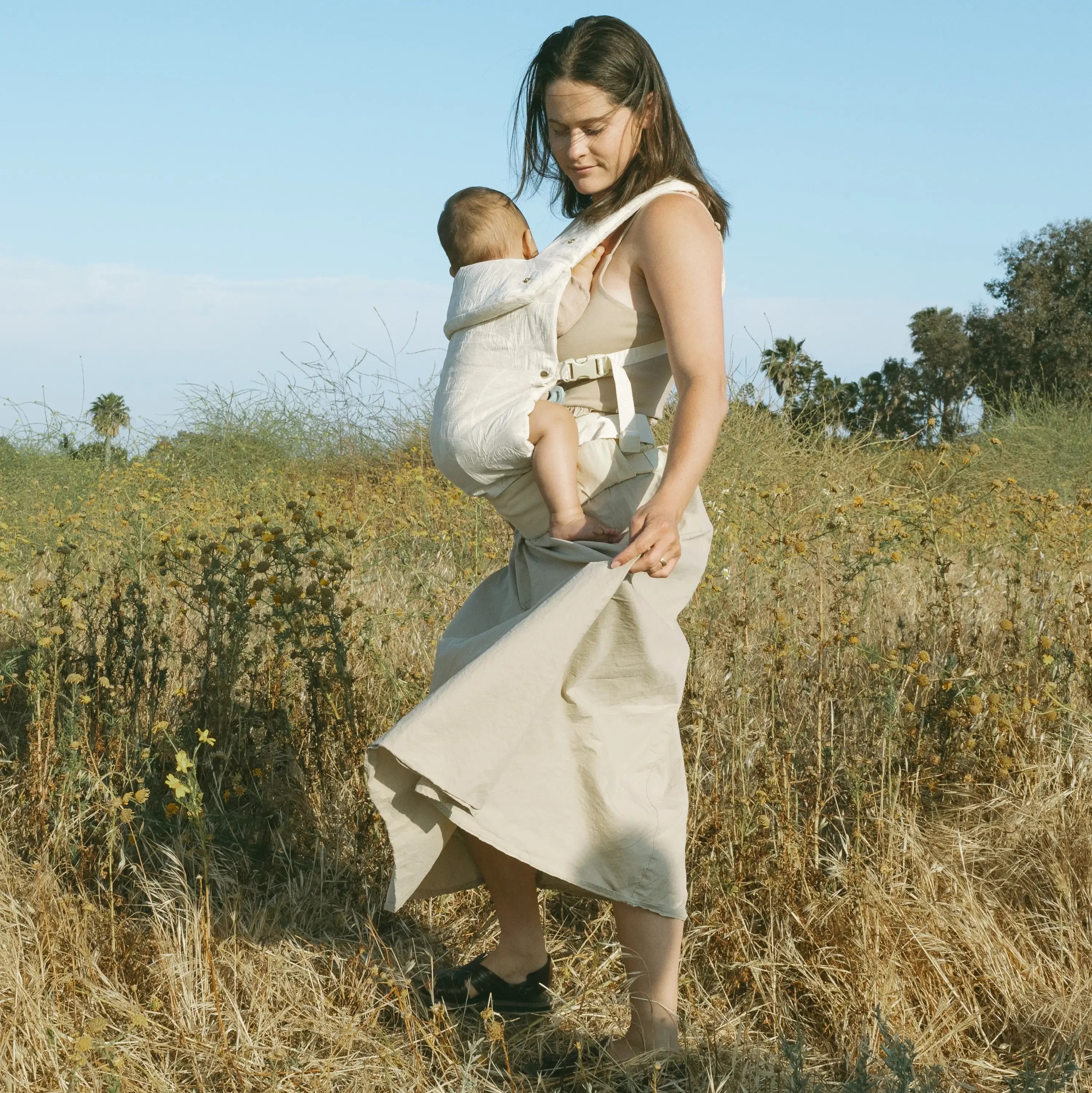 The Gentle Power of Babywearing: Why It’s More Than Just Convenience