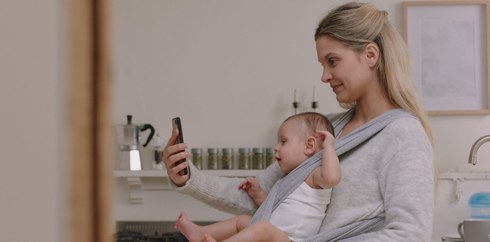 Background Image-template--25370232750368__fm_banner_section_UFFVPJ