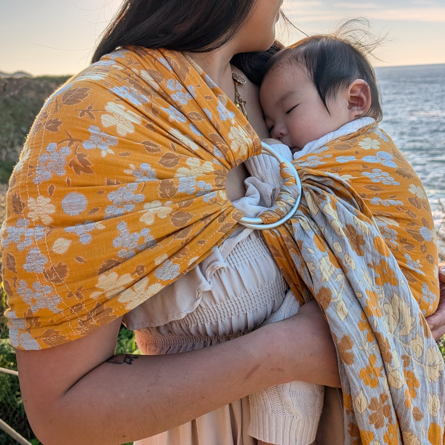GOLDEN HOUR RING SLING